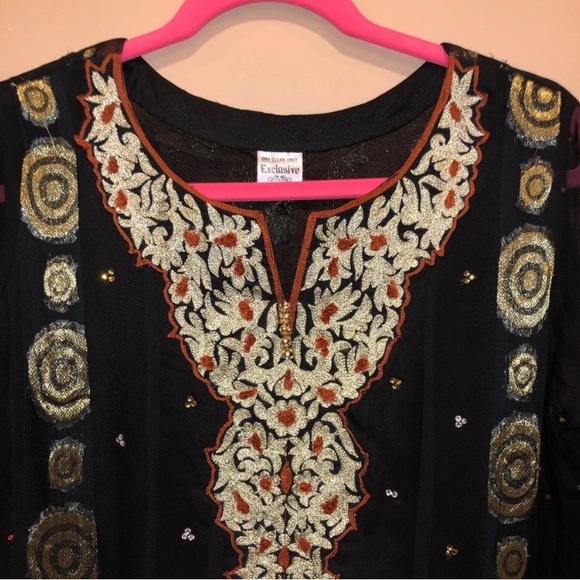 3 pc black gold & orange gharara
shoulder to hem: 37.5”
Pit to pit 22”
Pant 42” - Picture 5 of 7